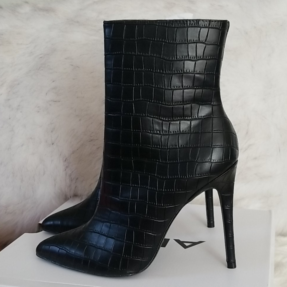 Snake pattern black booties